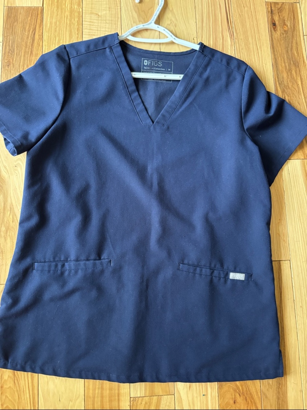 Figs navy 3 pocket top